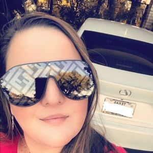 Meet your Posher, Bel